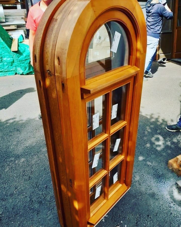 Пример работы: Двойное арочное деревяннок окно в старину